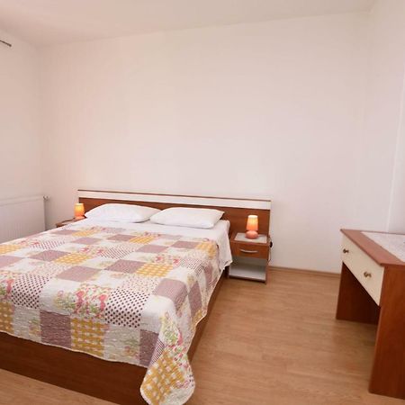 Apartments Brico Primosten Bagian luar foto