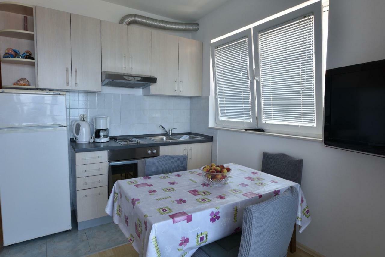 Apartments Brico Primosten Bagian luar foto