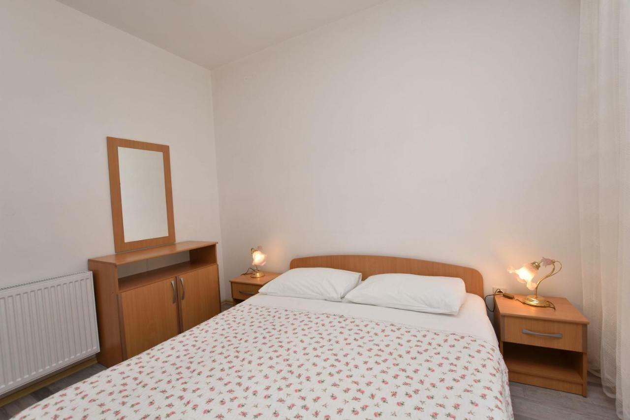 Apartments Brico Primosten Bagian luar foto